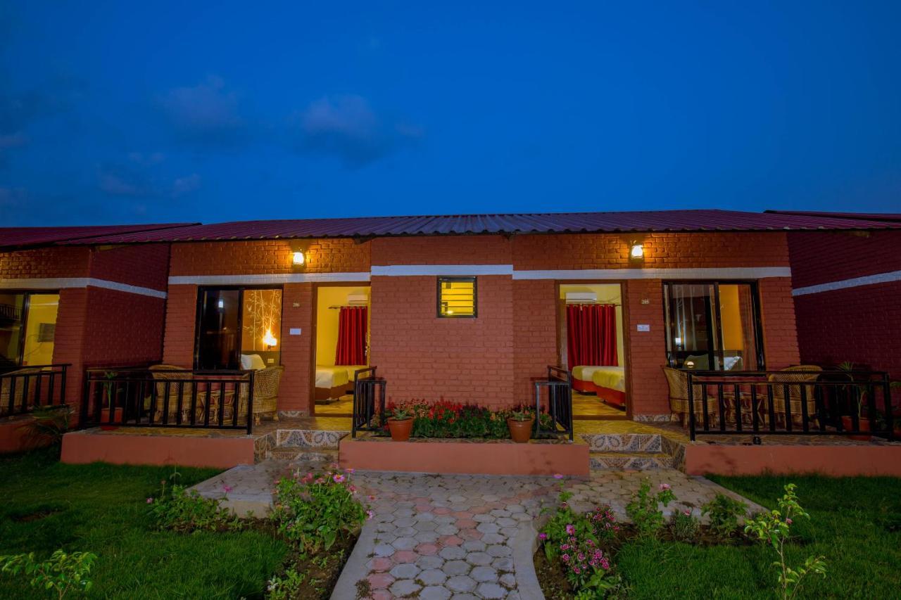 Hotel Vision Safari Pvt Ltd Sauraha Exterior foto